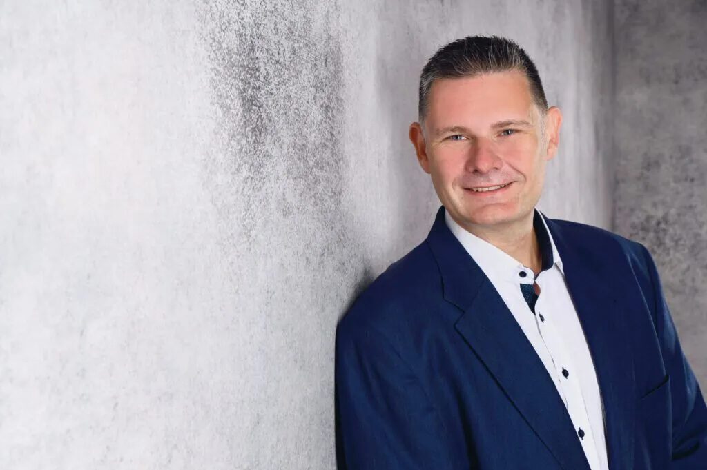 cropped-Oliver-Scharfenbergjpg Oliver Scharfenberg